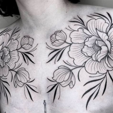 pequeo tatuajes en el pecho|30 ideas de TATUAJES EN EL PECHO de hombre/mujer。